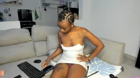 Snapshot of bella_thequeen chatting on 3, 8, 2026 Bella sweetpea online show from 3, 8, 2026