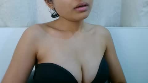 Snapshot of bellacrystall chatting on 15, 1, 2026 bellacrystall online show from 15, 1, 2026