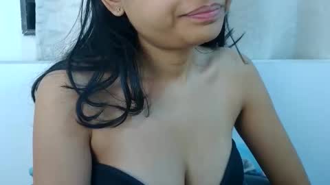 Snapshot of bellacrystall chatting on 1, 3, 2026 bellacrystall online show from 1, 3, 2026