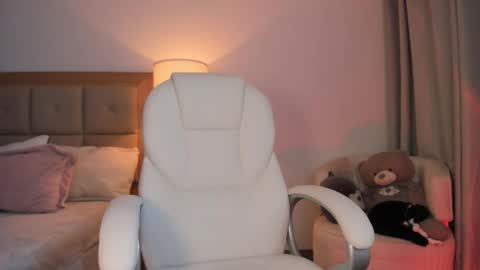 Snapshot of bellamia_ chatting on 14, 11, 2025 Bella Mia online show from 14, 11, 2025