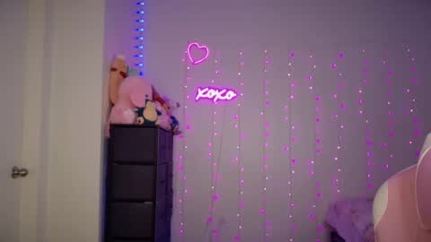 Bella Monroe online show from 23, 9, 2025