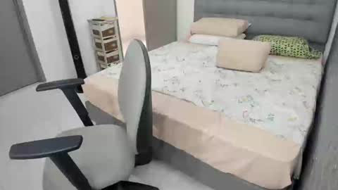 Snapshot of bellaprettty chatting on 14, 1, 2025 Bella  Angelycal online show from 14, 1, 2025