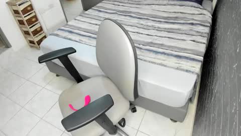 Snapshot of bellaprettty chatting on 23, 10, 2025 Bella  Angelycal online show from 23, 10, 2025