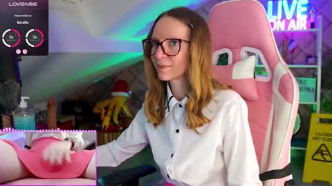 Snapshot of belle_alice chatting on 10, 2, 2025 Alice online show from 10, 2, 2025