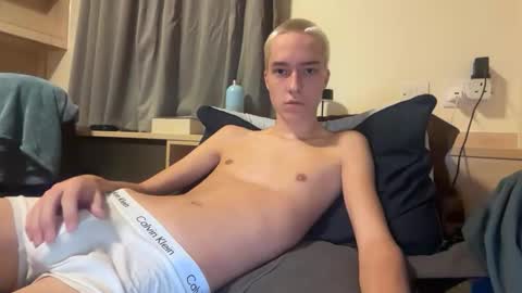 benji_j8 online show from 9, 11, 2025