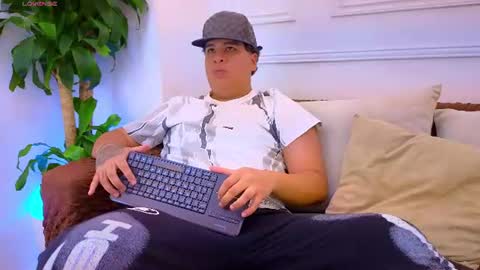 bennett_alejoo online show from 28, 7, 2026