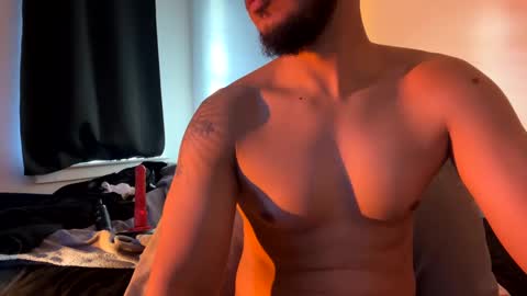 Snapshot of berriess_ chatting on 8, 1, 2025 berriess_ online show from 8, 1, 2025