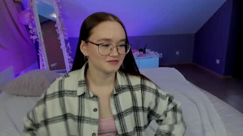 Snapshot of best_trip chatting on 2, 2, 2025 Danny and Kira online show from 2, 2, 2025