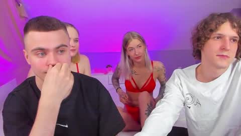 Snapshot of best_trip chatting on 21, 2, 2025 Danny and Kira online show from 21, 2, 2025