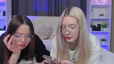 Snapshot of best_trip chatting on 22, 2, 2025 Danny and Kira online show from 22, 2, 2025