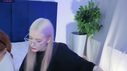 Snapshot of best_trip chatting on 23, 9, 2025 Danny and Kira online show from 23, 9, 2025