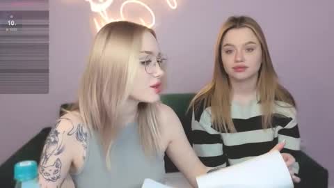 Snapshot of best_trip chatting on 18, 10, 2025 Danny and Kira online show from 18, 10, 2025