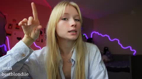 Chloe Next stream on Friday online show from 3, 1, 2025