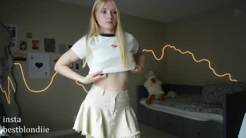 Chloe Next stream on Friday online show from 28, 2, 2025