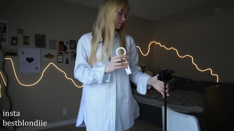 Chloe Next stream on Friday online show from 7, 3, 2025