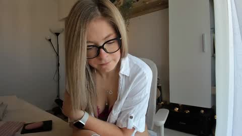 Vicky   online show from 23, 9, 2025