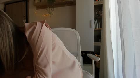 Vicky   online show from 10, 10, 2025