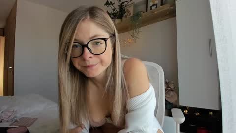 Vicky   online show from 13, 10, 2025