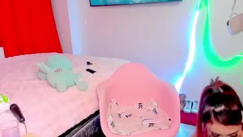 Snapshot of beverly_larson1 chatting on 23, 10, 2025 danni online show from 23, 10, 2025