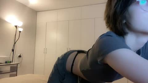 bezvanili online show from 2, 3, 2025