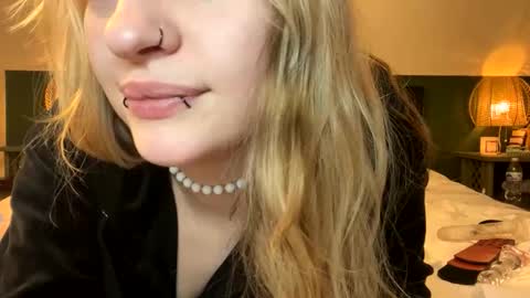 Ellie  online show from 4, 3, 2026