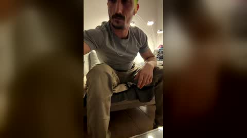 Snapshot of biberonplein1010 chatting on 5, 4, 2026 biberonplein1010 online show from 5, 4, 2026