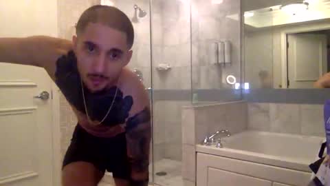 Snapshot of bigsalamitommy03 chatting on 27, 11, 2025 hitmanhector online show from 27, 11, 2025