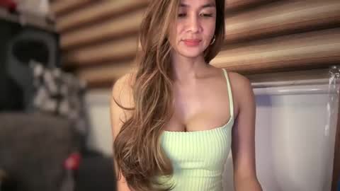 Yna     online show from 5, 1, 2025