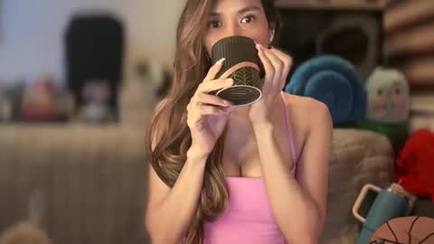 Yna     online show from 6, 2, 2025