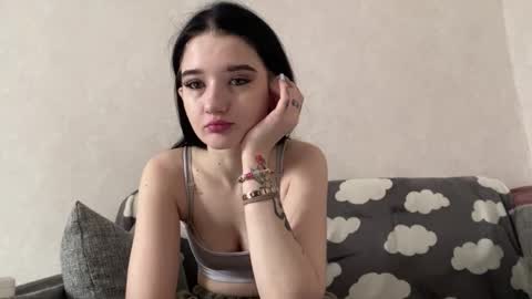 Snapshot of billieguilbeault chatting on 21, 3, 2026 Hey there my name is Megan Lets hit 10 Thumbs Up together online show from 21, 3, 2026