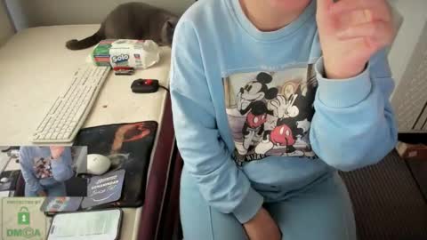 bisex woman online show from 2, 12, 2025