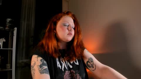 Snapshot of bitchofsun chatting on 21, 12, 2025 Nana online show from 21, 12, 2025