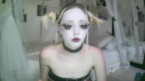 vampire fang  online show from 8, 5, 2026