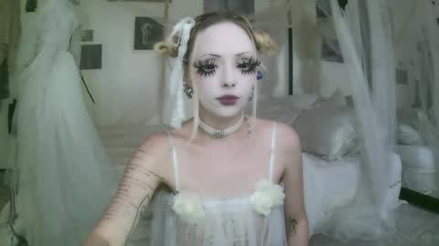 vampire fang  online show from 13, 5, 2026