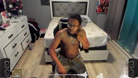 Plant Base Streamers From Pennsylvania online show from 15, 12, 2024