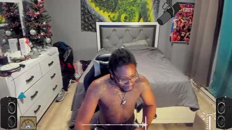 Plant Base Streamers From Pennsylvania online show from 17, 12, 2024