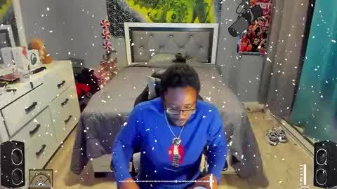 Plant Base Streamers From Pennsylvania online show from 25, 12, 2024