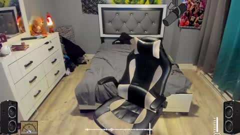 Plant Base Streamers From Pennsylvania online show from 3, 2, 2025