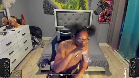 Plant Base Streamers From Pennsylvania online show from 5, 3, 2025