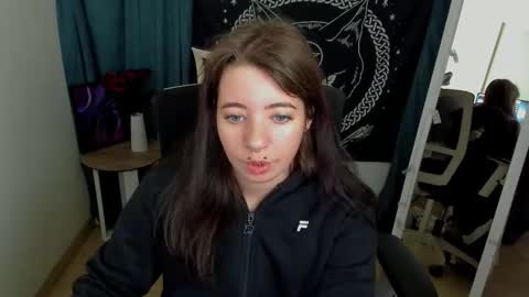  Black Kittie    Wednesday - 1300 - 1900 GMT help me get 100 thumbs up online show from 18, 9, 2025