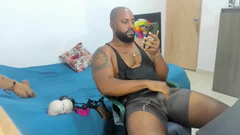 Snapshot of black_man_sexy chatting on 15, 10, 2025 BIGCOCK online show from 15, 10, 2025