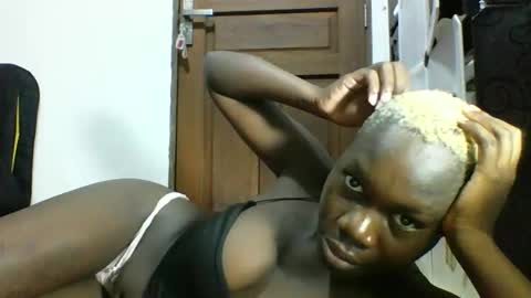 Snapshot of blackmarvel02 chatting on 18, 12, 2025 blackmarvel02 online show from 18, 12, 2025