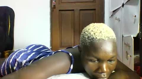 Snapshot of blackmarvel02 chatting on 21, 12, 2025 blackmarvel02 online show from 21, 12, 2025