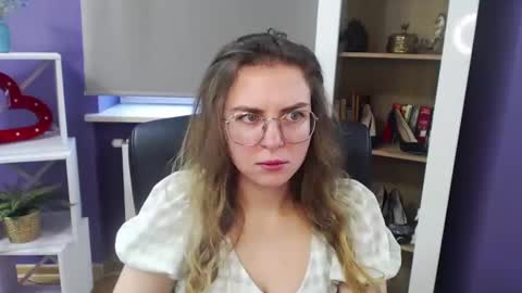 Z O E Y online show from 22, 1, 2025