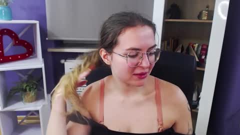 Z O E Y online show from 28, 1, 2025