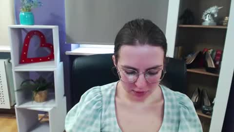 Z O E Y online show from 10, 3, 2025