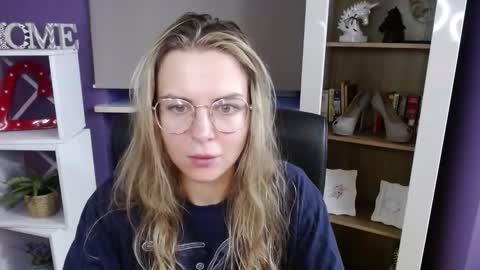 Z O E Y online show from 30, 10, 2025