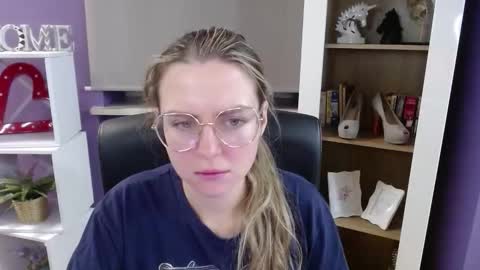 Z O E Y online show from 18, 11, 2025