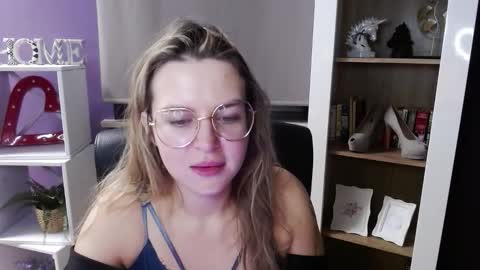 Z O E Y online show from 24, 11, 2025