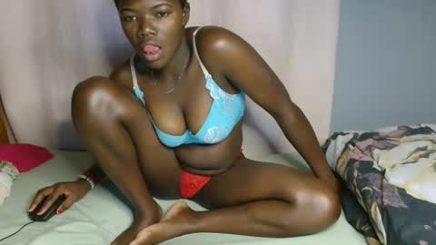 Snapshot of blair_sue chatting on 5, 6, 2026 love online show from 5, 6, 2026